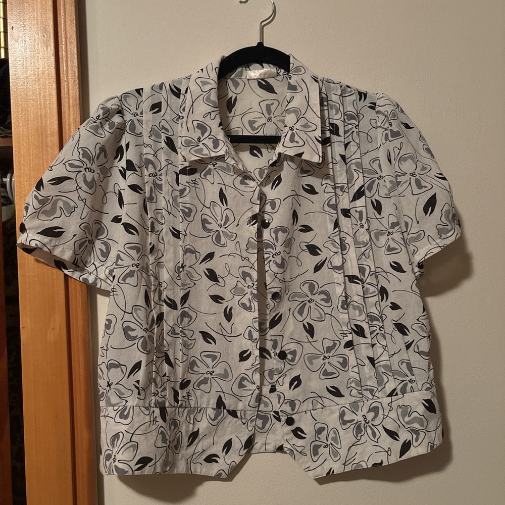 Floral Short Sleeve Button-Up Blouse